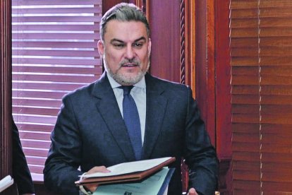 José Serrano se pronuncia sobre amotinamientos.