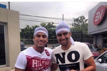 Christian cuenta que Efraín jugaba muy bien fútbol, pero siempre se interesó más por el arte.