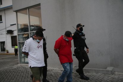 Los capturados le arrebataron una motoneta a un ciudadano, en el centro del Puerto Principal.