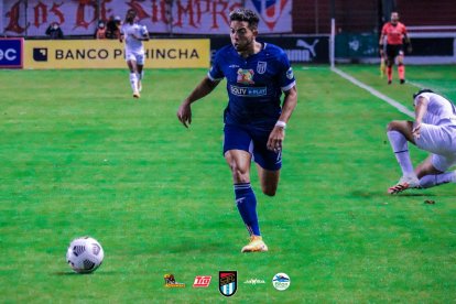 El delantero uruguayo Mauro Da Luz marcó un gol en la derrota (4-2) de 9 de Octubre ante Liga de Quito.