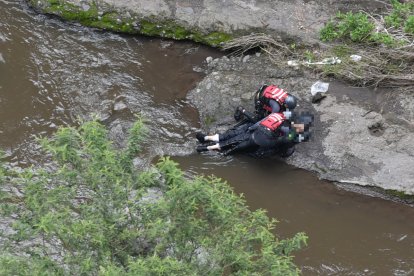 La extracción del cuerpo de la quebrada duró aproximadamente 3 horas.