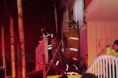 La emergencia ocurrió en el barrio Los Tamarindos, en una vivienda de construcción mixta.