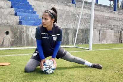 Irene Tobar arquera de Dragonas de Independiente del Valle.