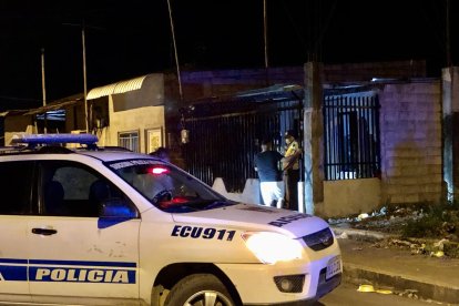 Los policías llegaron a la ciudadela Voluntad de Dios para hacer las investigaciones.