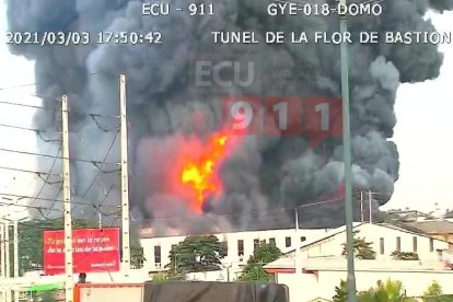 Bodegas de un reconocido almacén de electrodomésticos se quemaron luego de un voraz incendio