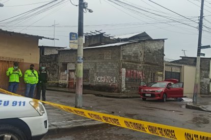 La policía investiga el móvil del asesinato.