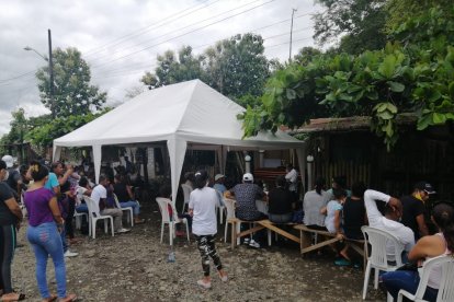 Familiares de Emilio Zambrano, al parecer, aprovecharon el velorio de Fátima Ramírez para sacar todo de su vivienda.