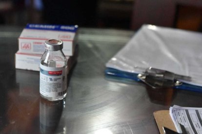 La alcaldesa de Guayaquil expresó en sus redes sociales que el gobierno no le estaba permitiendo comprar las vacunas.