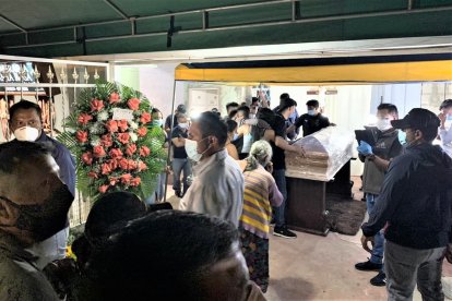 Después del velatorio en la ciudadela Luis Mayon, de Huaquillas. La tarde de este viernes 5 de marzo de 2021 sepultaron a las víctimas.