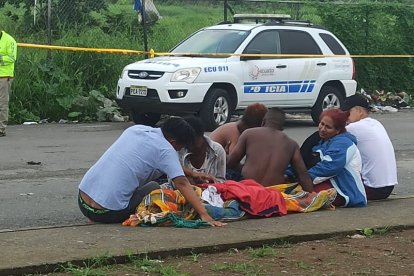 Los familiares del joven, de 18 años, recuperaron el cuerpo de la poza en la que falleció.