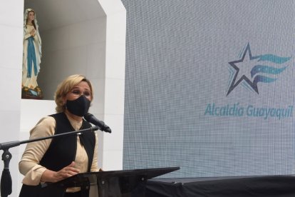 La alcaldesa Cynthia Viteri con su plan espera vacunar a un millón de ciudadanos.