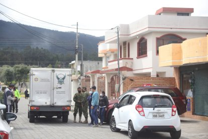El cuerpo fue llevado a la morgue de la Policía Nacional en Quito.