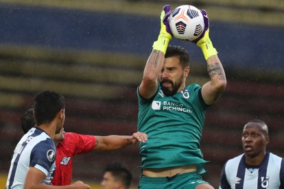 Hernán Galíndez salvó a que Católica pierda por más goles.