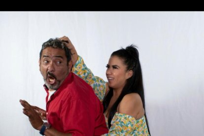 Jomahira y Andrés mantienen una gran amistad. La obra fue escrita por la actriz.