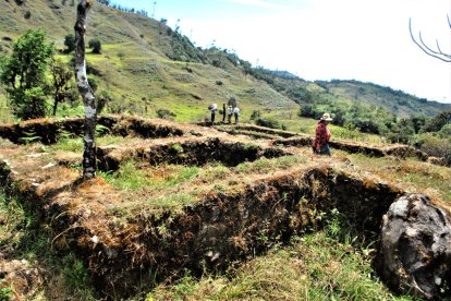 A 15 minutos de Atahualpa exploran un complejo arqueológico