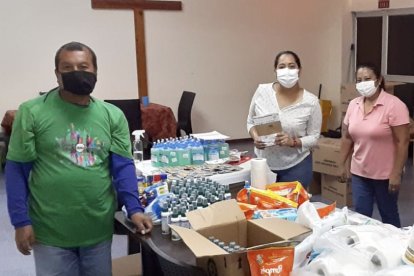 Los kits fueron elaborados este domingo y serán entregados mañana, en Naranjal y en Huaquillas.