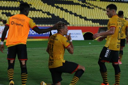 Carlos Gárces y su segundo gol con Barcelona.