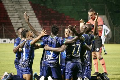 Guayaquil Sport arrancó ganando de visitante a Liga de Portoviejo.