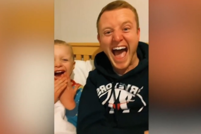 El chiste de Harry consistía en un armario que se estrellaba contra un avión y luego una pared estrellándose también contra un avión.