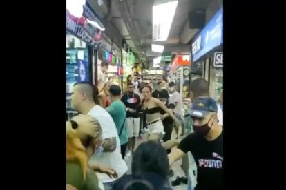 La 'otra' terminó semidesnuda por el ataque.