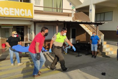 El joven, de 24 años, tomó veneno en el interior de su casa.