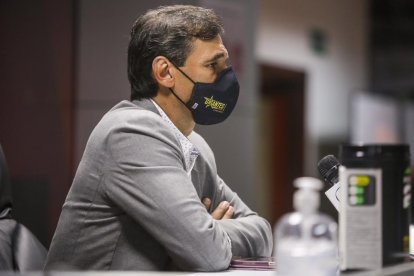 Fabián Bustos entrenador del Barcelona.