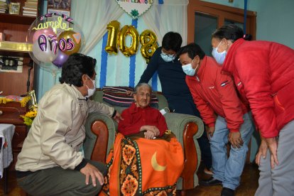 Es la mujer más feliz cuando está rodeada de sus hijos.