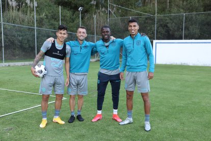 Liga de Quito y Barcelona unidos: Alcívar, Díaz, Corozo y León.