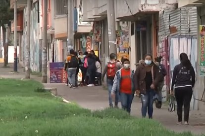 El hecho se produjo cuando grupos  rivales iniciaron un tiroteo en Quitumbe.