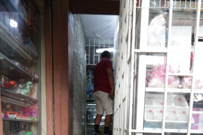 Afortunadamente el local no se quemó. Apenas se incendiaron unas cuantas repisas y unos peluches.