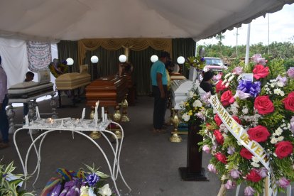 En la parroquia La Unión, cantón Quinindé, velaron y sepultaron a los seis miembros de una familia