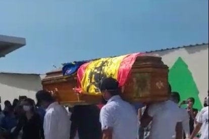 Hizo su último gol y lo homenajearon con un peloteo.