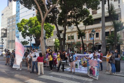 Parientes de ciudadanos desaparecidos recorren varios puntos del país exigiendo a las autoridades que se enfoquen en la localización de los suyos.