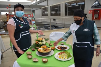 En el Mercado Colón ofrecen los platos tradicionales de la Semana Santa, como la fanesca, el molo y los dulces.
