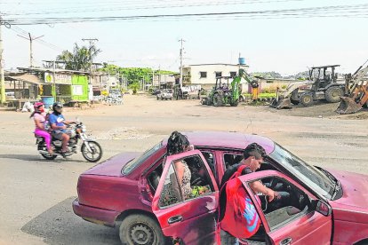 Mujer fue herida mortalmente en su pierna esquierda por no dejarse robar dinero y un celular.