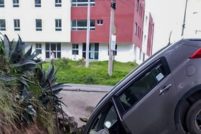 Dos personas resultaron lesionada después del percance.