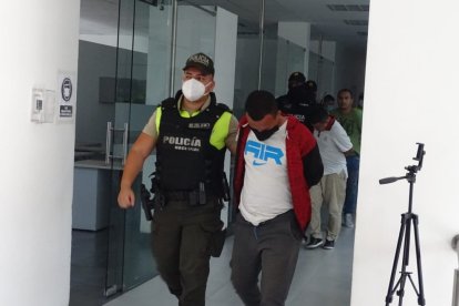 Los sospechosos cuando eran llevados ante las autoridades de justicia.