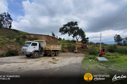 Obras para abrir una variante de un carril en la carretera entre dos importantes ciudades del Austro.