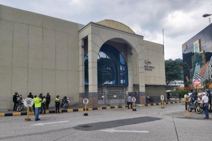 La Policía inspeccionó el Complejo Judicial Alban Borja.