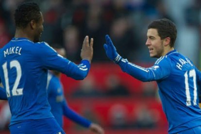 John Obi Mikel y Eden Hazard en el Chelsea.