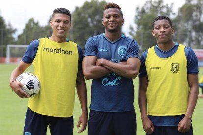 Luis Fernando León (i) espera seguir siendo llamado a la Tri.