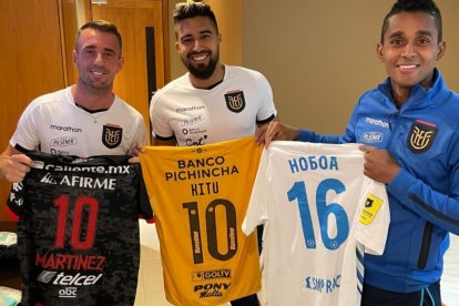 Damián Díaz, Christian Noboa y Fidel Martínez demuestran el buen ambiente que existe en la Tricolor.