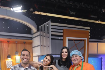 Parte del elenco de la serie ecuatoriana grabada 




Nota: Ingrid Balseca

Foto: Valentina Encalada





MAYO 20  Guayaquil-Ecuador

Agencia (ag-expreso)