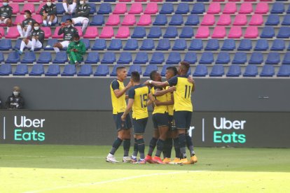 La selección de Ecuador venció 2-0 a Bolivia.