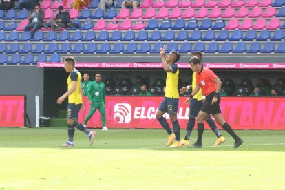 Fidel Martínez (c) le puso ‘alegría y atrevimiento’ al ataque. Abrió el marcador, lo que le permitió a la selección tener mayor tranquilidad.