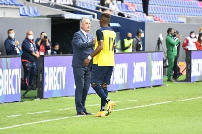 El técnico Gustavo Alfaro sumó una nueva victoria en casa con la Tri.