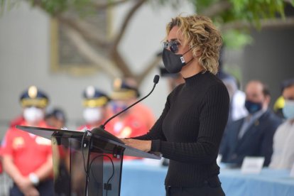 La alcaldesa de Guayaquil, Cynthia Viteri, en la firma del convenio para vacunación con el Ministerio de Salud.