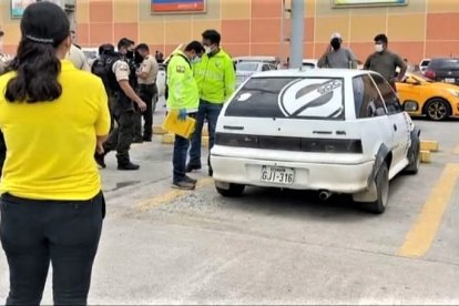 El robo ocurrió en el parqueadero de un centro comercial.