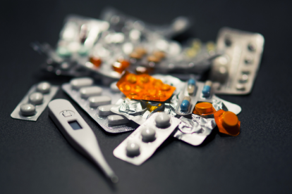 Entre los fármacos que la OMS recomienda para tratar el coronavirus están los corticoesteroides.