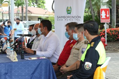 El alcalde de Samborondón, Juan José Yúnez, durante la rueda de prensa.